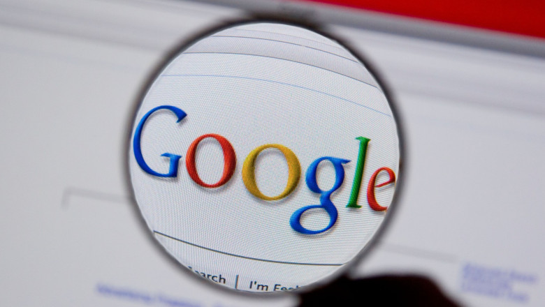 Google a început să rescrie titlurile știrilor cu ajutorul inteligenței artificiale
