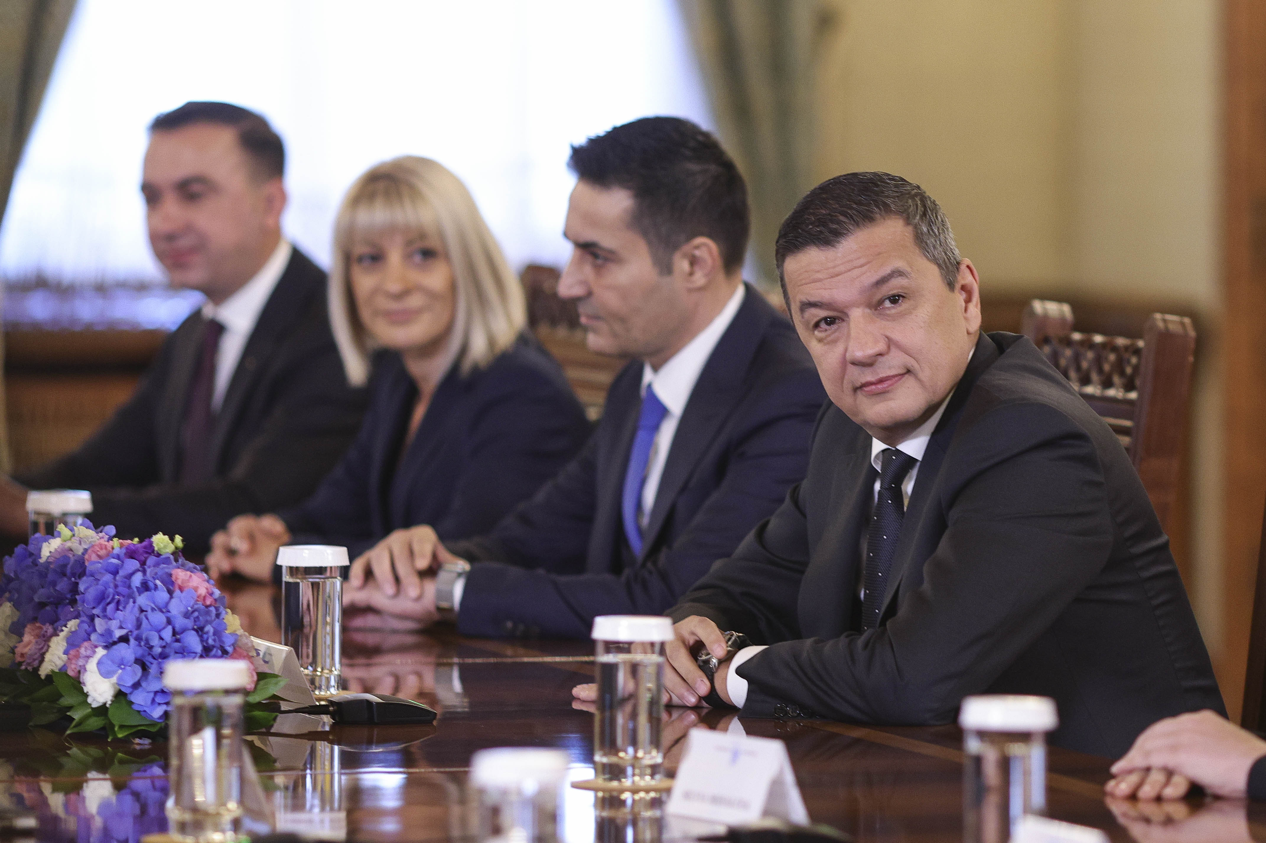 PSD decide forma de implicare în guvernul lui Luca Niculescu la reuniunea din Vila Lac