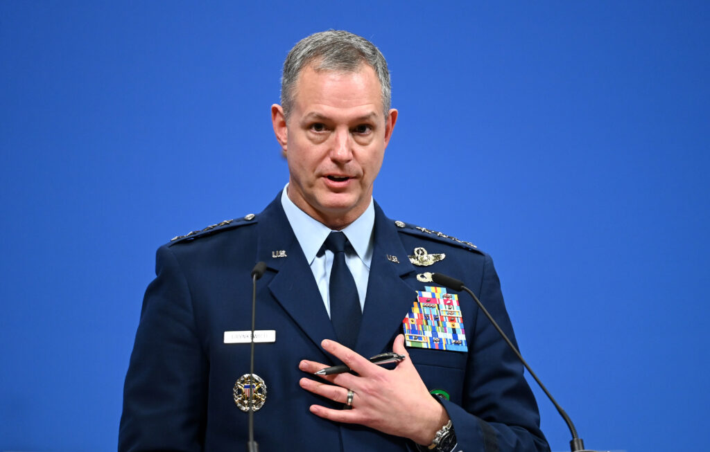 Comandantul NATO în Europa avertizează Rusia că orice atac va fi „complet inutil”