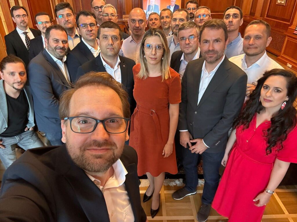 USR va decide vineri susținerea Guvernului Niculescu, liderul Dominic Fritz anunță votul împotrivă