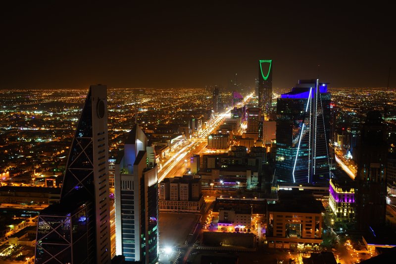 Atac terorist asupra aeroportului King Khalid din Riad: 12 morți și peste 300 de răniți