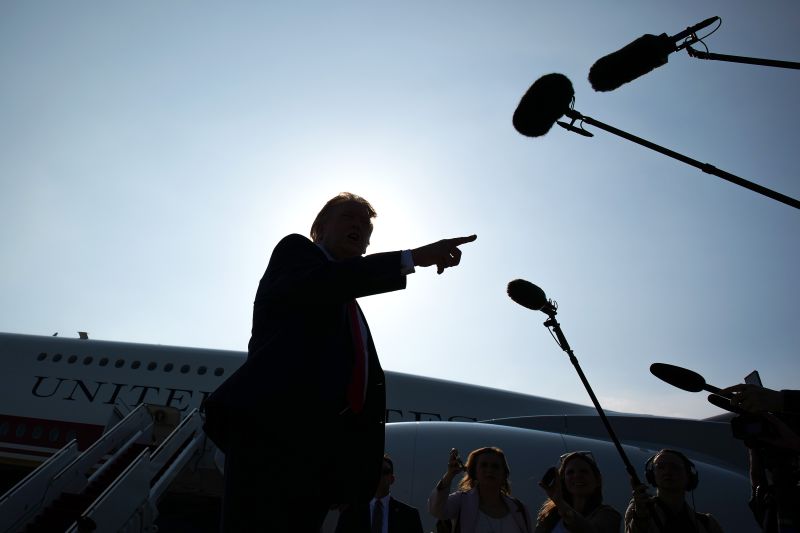 Trump participă la o nouă ediție a dineului corespondenților de la Casa Albă