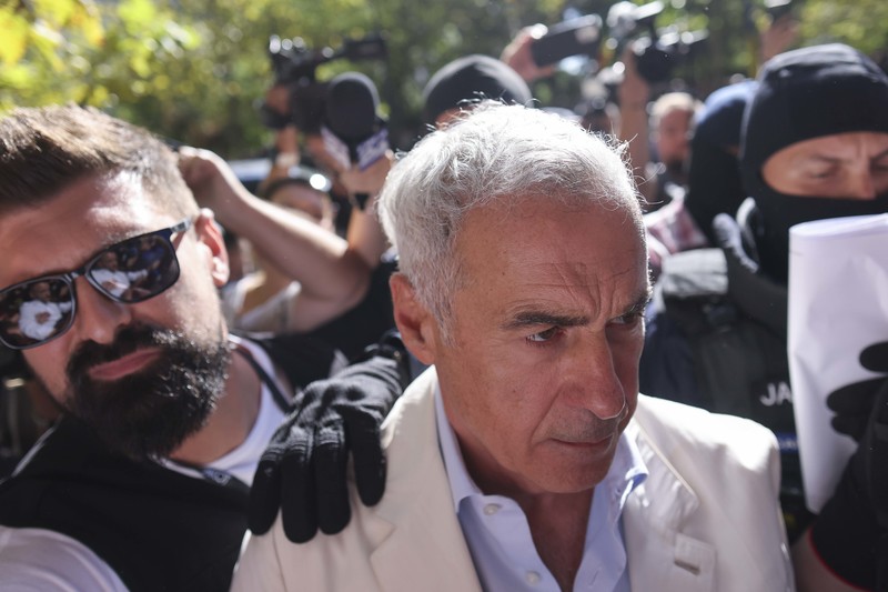 Călin Georgescu își mută arestul la domiciliu, tribunalul a amânat decizia