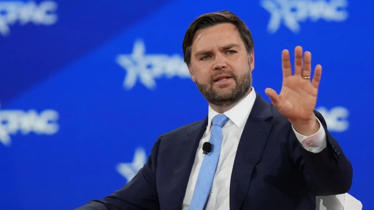 Vance atacă dur la adresa criticilor SUA în discursul de Ziua Americii: „Nu înteleg esenta”