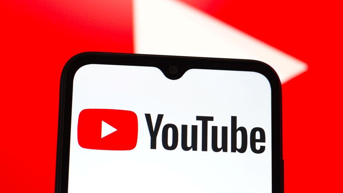 YouTube introduce etichete pentru videoclipuri AI pentru a preveni manipularea